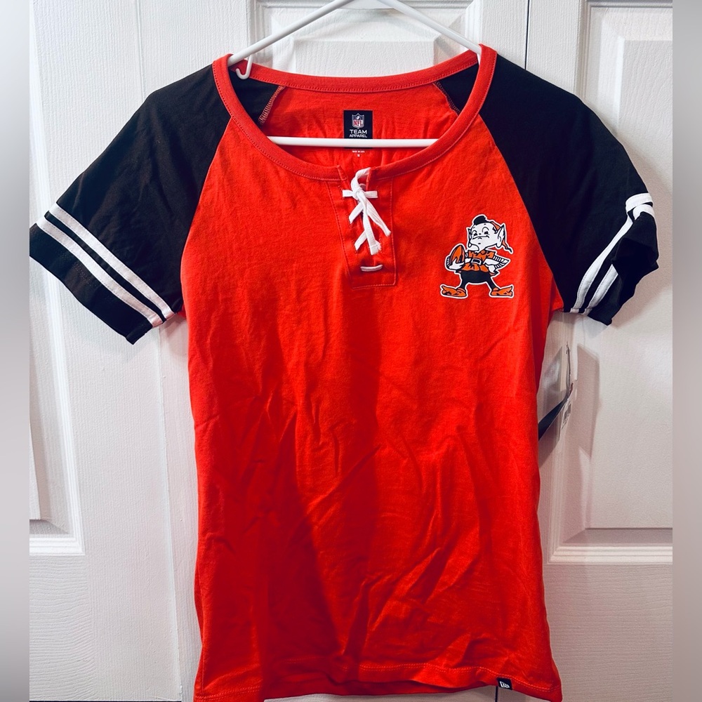 NWT Cleveland Browns Women’s Short Sleeve T-shirt - Medium